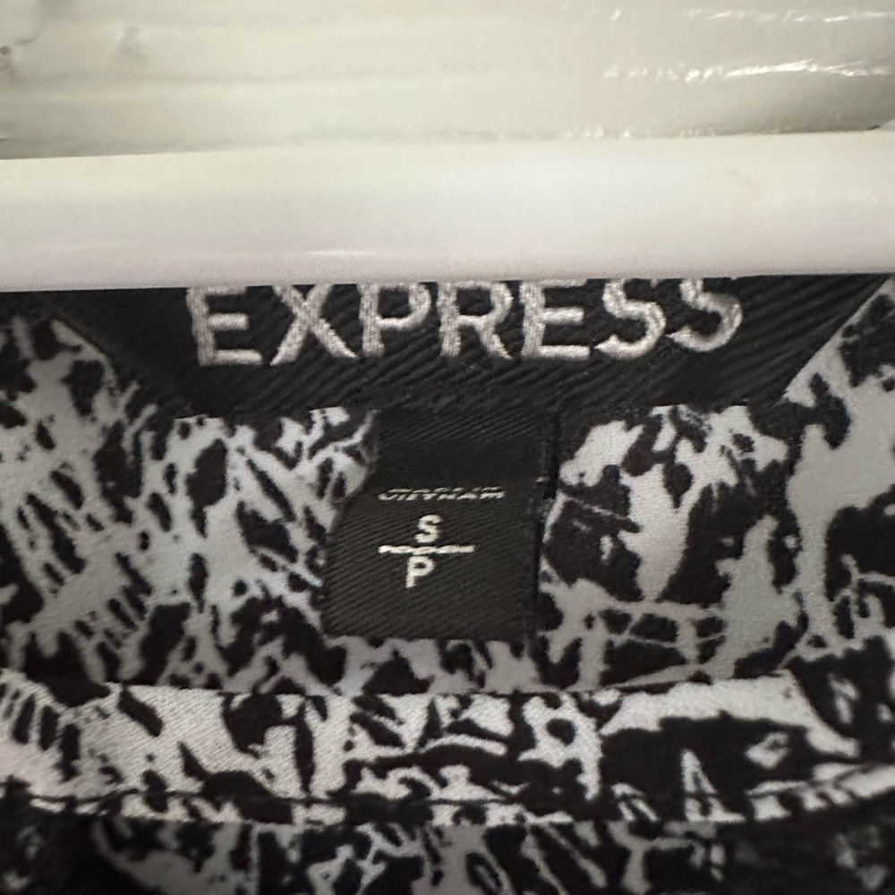 Express lace ruffle blouse - Picture 3 of 3